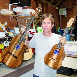 Woody sort ses dernières créations de guitares et ukulele